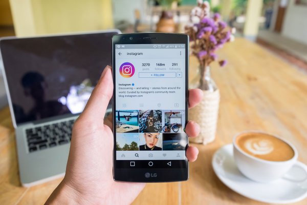 Instagram оповестит о потраченном в соцсети времени и предложит сделать перерыв